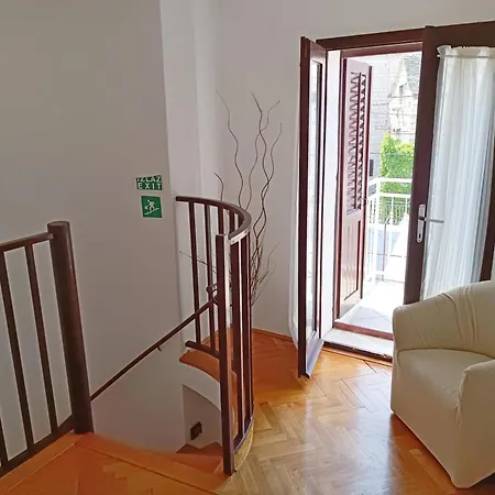 F&a Apartment Split